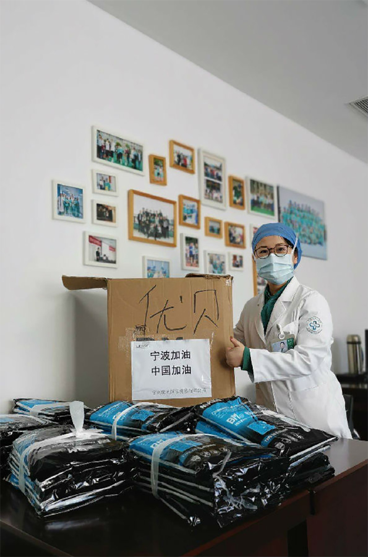 愛心捐贈(zèng)防護(hù)服，致敬一線醫(yī)務(wù)工作者 抗擊疫情 寧興優(yōu)貝在行動(dòng)03.jpg